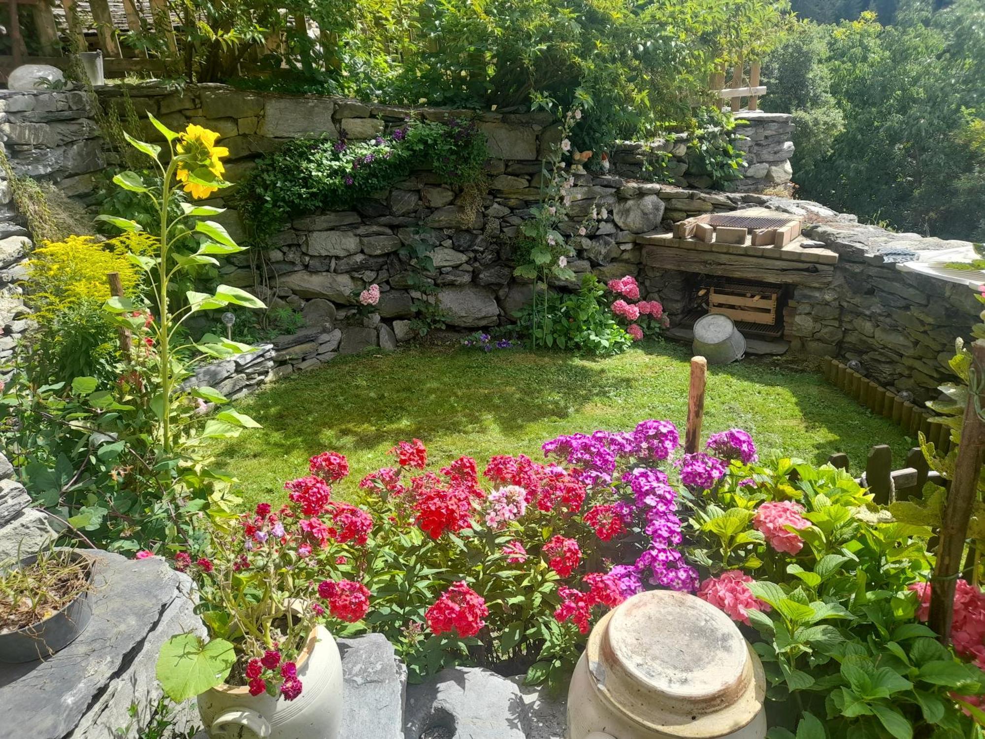 Appartement De Charme 4/6 Pers Dans Joli Village De Montagne Bourg-Saint-Maurice Bagian luar foto